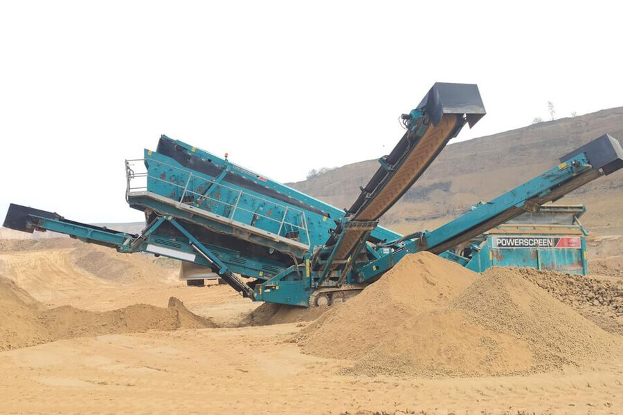 mobile crusher plant worksite
