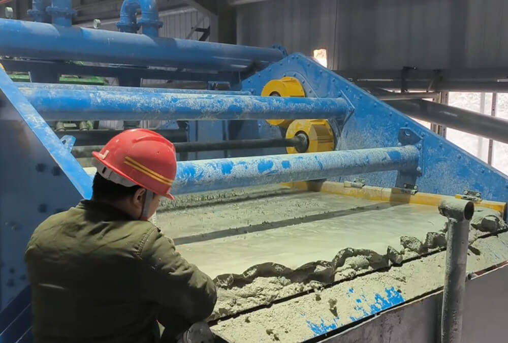 Dry stacking of tailings